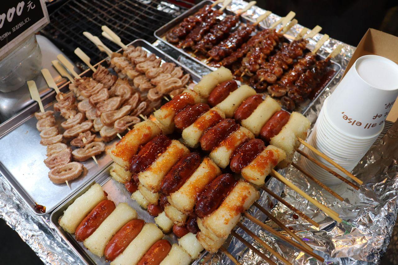 豐富多樣的街頭小吃，滑溜流利在口感上的極致享受